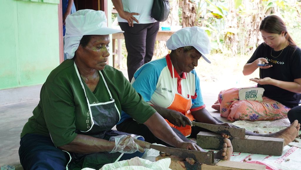 From Forest to Market: Supporting Women in Soa Village, Merauke, to Create More Value from Forest Products
