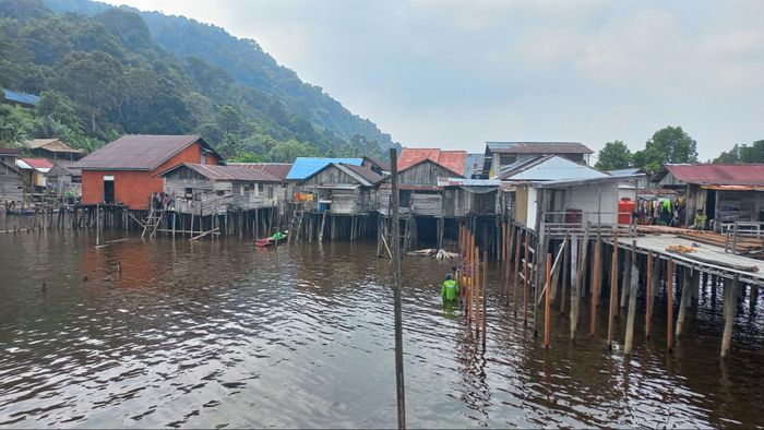 Sustainable Sewage Treatment for Floating Houses